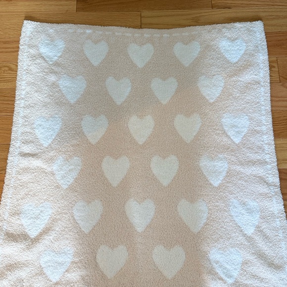 Barefoot Dreams CozyChic Heart Blanket - Pink and White - Picture 6 of 10